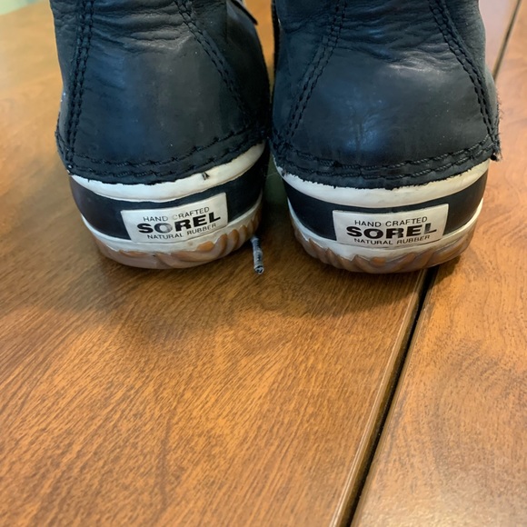 Sorel booties - Picture 1 of 3